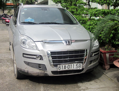 Ôtô chở nhóm giang hồ được tìm thấy. Ảnh: T.H