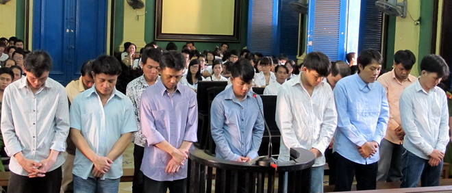 Băng nhóm côn đồ nghe tuyên án. Băng nhóm côn đồ nghe tuyên án