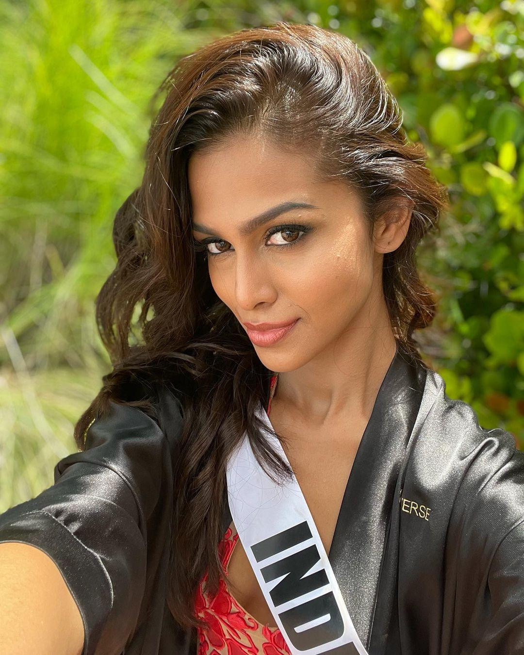 Adline Castelino đăng quang Miss Diva 2020 hồi tháng 2/2020 và trở thành đại diện cho Ấn Độ tại cuộc thi Miss Universe 2020. Người đẹp 23 tuổi tuy chỉ sở hữu chiều cao 1m69 nhưng vẫn được đánh giá là thí sinh tiềm năng nhờ gương mặt sắc nét, cuốn hút và khả năng ứng xử, thuyết trình ấn tượng.