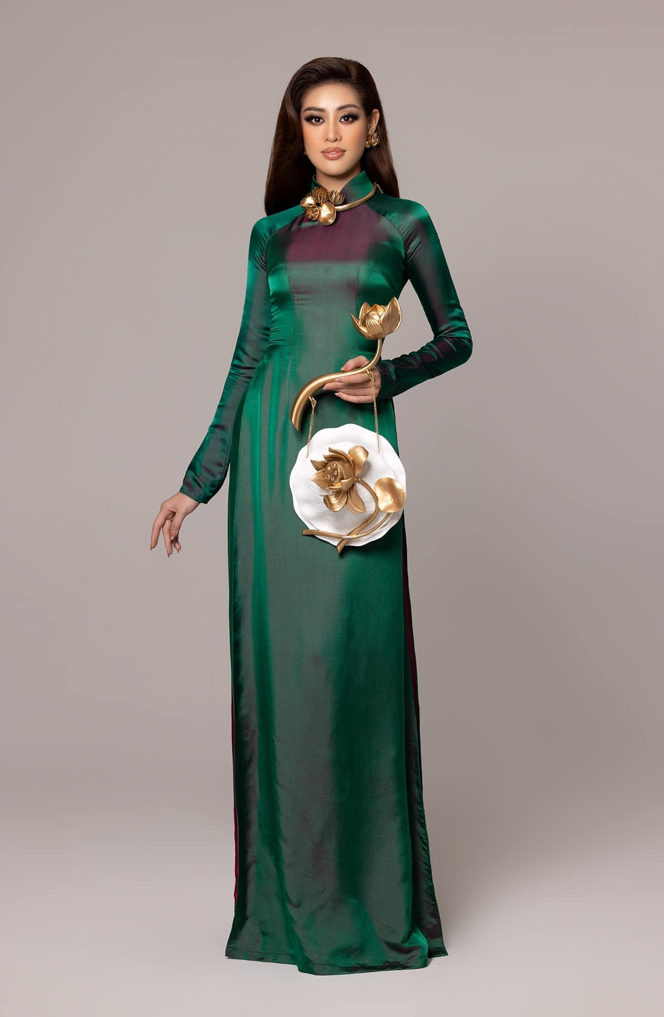 Những ngày qua Khánh Vân tiếp tục giữ vững phong độ ổn định. Trong ngày hoạt động hôm qua tại cuộc thi Miss Universe 2020, Khánh Vân đã mang tới cuộc thi bộ trang phục truyền thống của Việt Nam. Đây là lần đầu tiên Khánh Vân mặc áo dài ở sân chơi Hoa hậu Hoàn vũ.