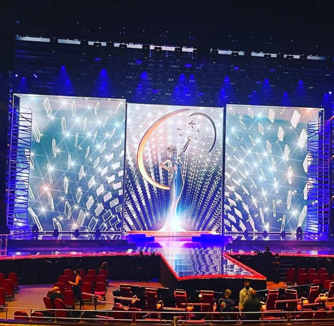 Sân khấu đêm chung kết Miss Universe 2020.