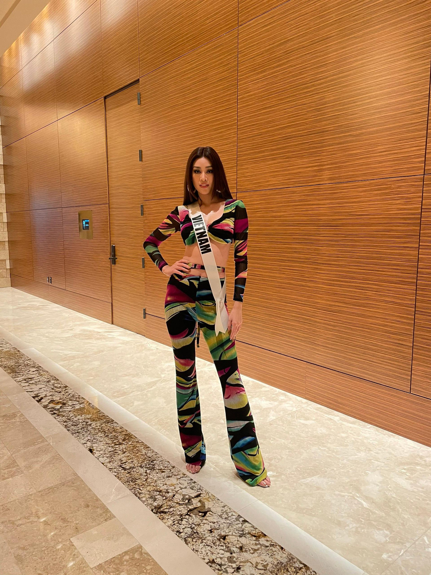 Do ảnh hưởng của dịch COVID-19 nên các hoạt động của cuộc thi năm chỉ gói gọn trong khuôn viên của khách sạn Hard Rock. Các thí sinh chủ yếu chụp ảnh, quay video và tập luyện. Trong các hoạt động Khánh Vân vẫn luôn thể hiện sự chỉn chu, chuyên nghiệp trong trang phục.