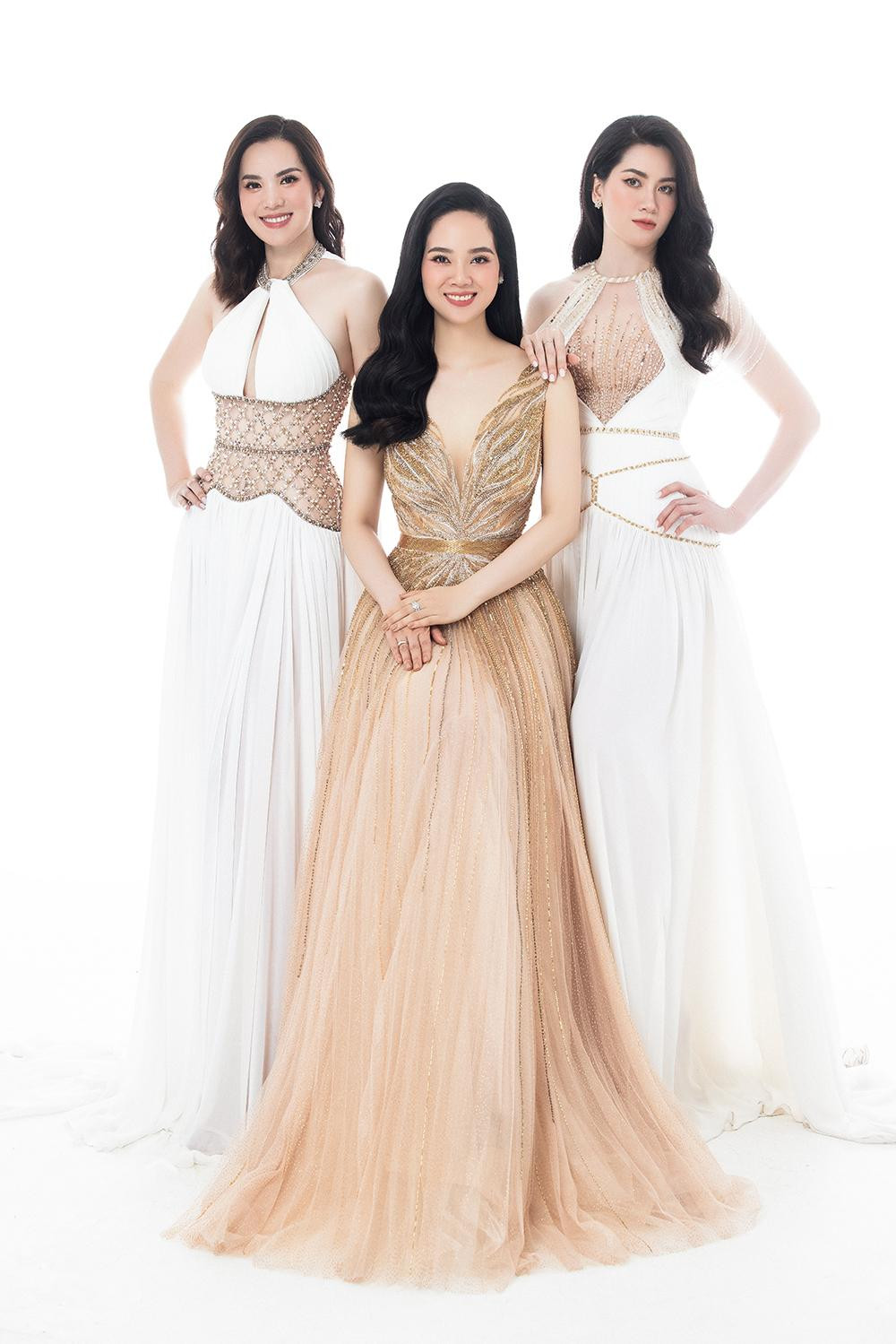 Cả ba người đẹp giờ đều đã chuẩn bị chạm ngưỡng tuổi tứ tuần, tuy nhiên họ đều sở hữu nhan sắc tươi trẻ, xinh đẹp bất chấp thời gian.