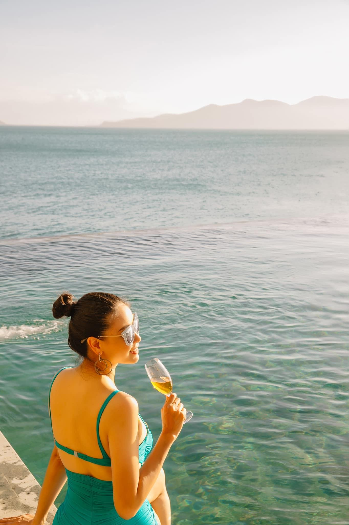 Trên trang cá nhân, Hoa hậu Hà Kiều Anh đăng tải loạt ảnh nóng bỏng với bikini khiến các fans trầm trồ về nhan sắc quyến rũ ở tuổi tứ tuần.