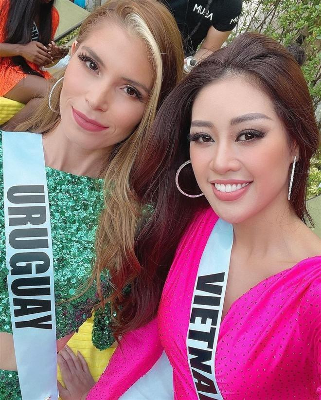 Hiện tại, Santos Biccò đang tham gia cuộc thi Miss Universe lần thứ 69 ở Florida, Mỹ cùng Khánh Vân và các thí sinh khác.