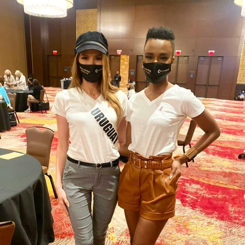 Santos Biccò cho biết cô có mong muốn thay đổi định kiến của thế giới về phụ nữ chuyển giới nói riêng, cũng như cộng đồng LGBTQ+ nói chung thông qua việc tham gia các cuộc thi sắc đẹp.