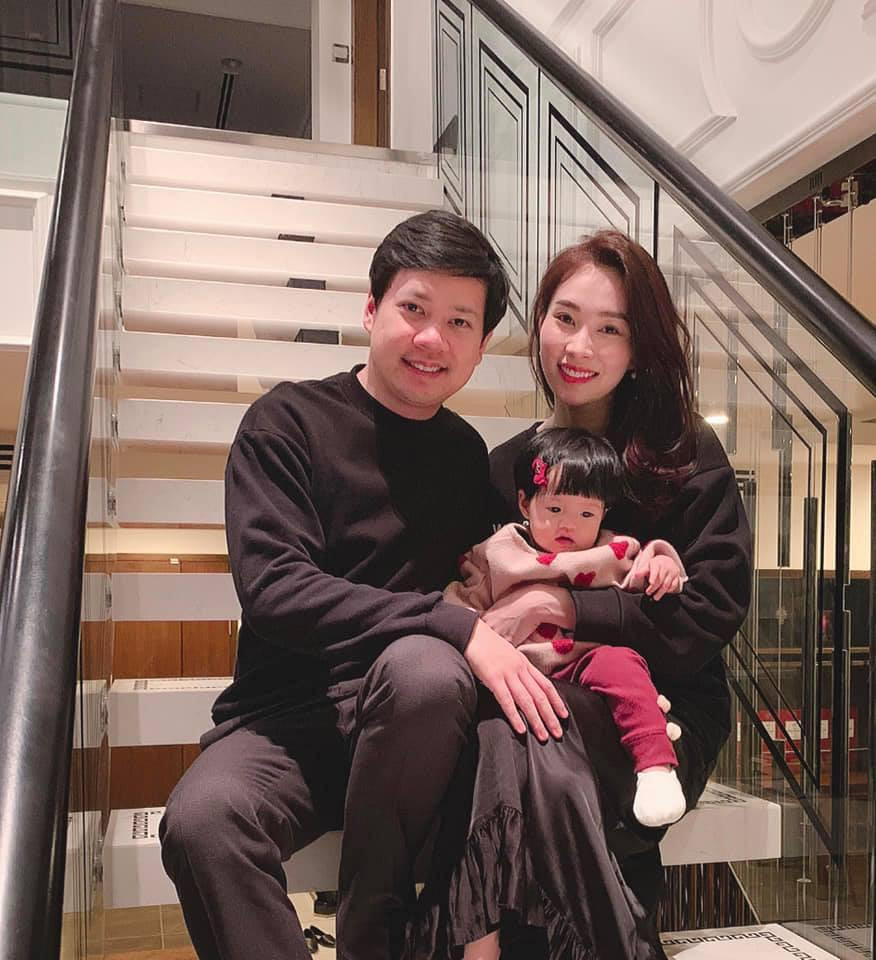 Tổ ấm của Thu Đảo đã 'đủ nếp đủ tẻ' viên mãn khiến fans ngưỡng mộ. Tổ ấm của Thu Đảo đã 'đủ nếp đủ tẻ' viên mãn khiến fans ngưỡng mộ.