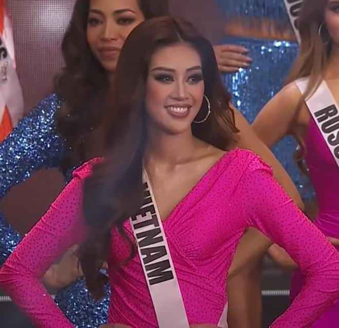 Sáng 17/5 (giờ Việt Nam), Khánh Vân chính thức bước vào đêm chung kết Miss Universe 2020 diễn ra tại khách sạn Hard Rock, Florida, Mỹ. Cô xuất hiện xinh đẹp, rạng rỡ trong tiết mục chào mở màn. Nhờ bình chọn của các fans, Khánh Vân đã chính thức ghi danh trong top 21 và bước vào phần trình diễn bikini.
