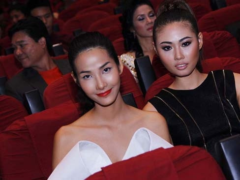 Hoàng Thùy và Mai Giang đang tích cực vận động bạn bè tham gia chiến dịch từ thiện đầu năm