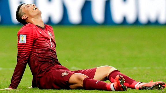 Ronaldo: ‘Anh thua rồi, chàng playboy đá bóng’ ảnh 1