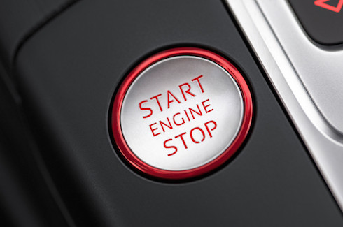 Làm gì khi ô tô đột ngột tăng tốc? ảnh 3