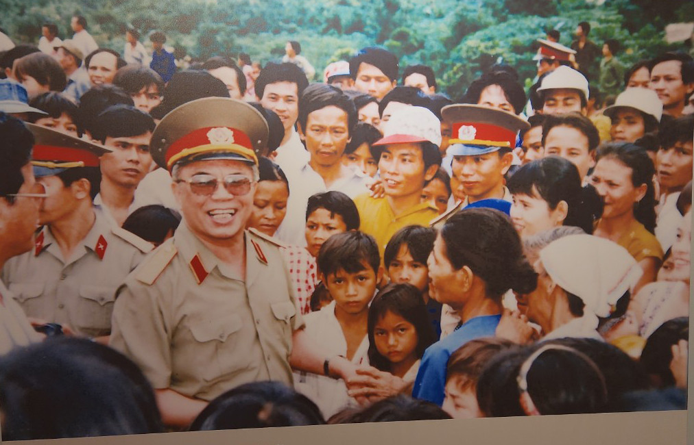 Đại tướng Đoàn Khuê với bà con nhân dân Quảng Trị