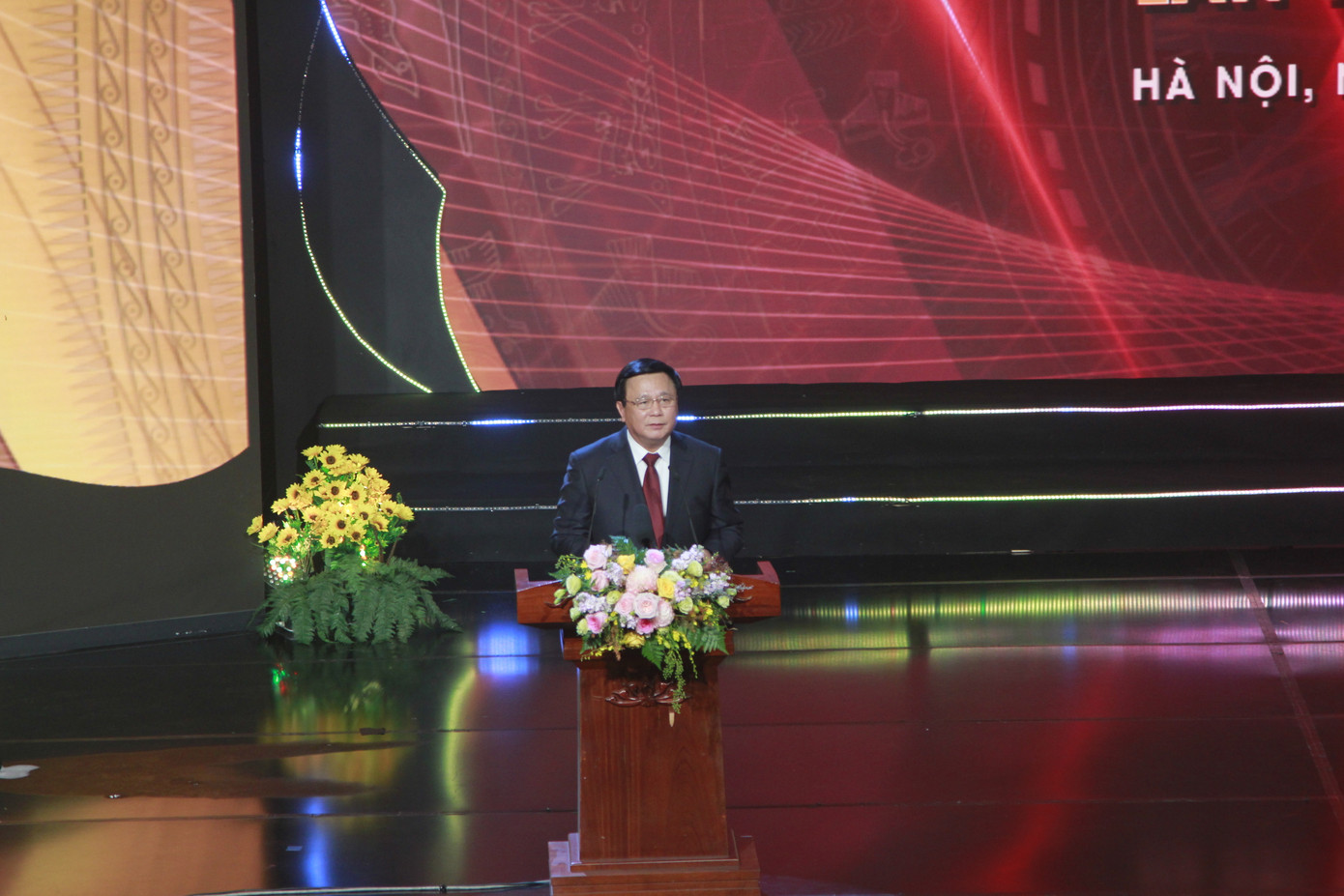 Ông Nguyễn Xuân Thắng, Ủy viên Bộ Chính trị, Giám đốc Học viện Chính trị Quốc gia Hồ Chí Minh, Chủ tịch Hội đồng Lý luận TƯ, Phó Trưởng Ban Chỉ đạo 35 TƯ phát biểu tại buổi lễ.