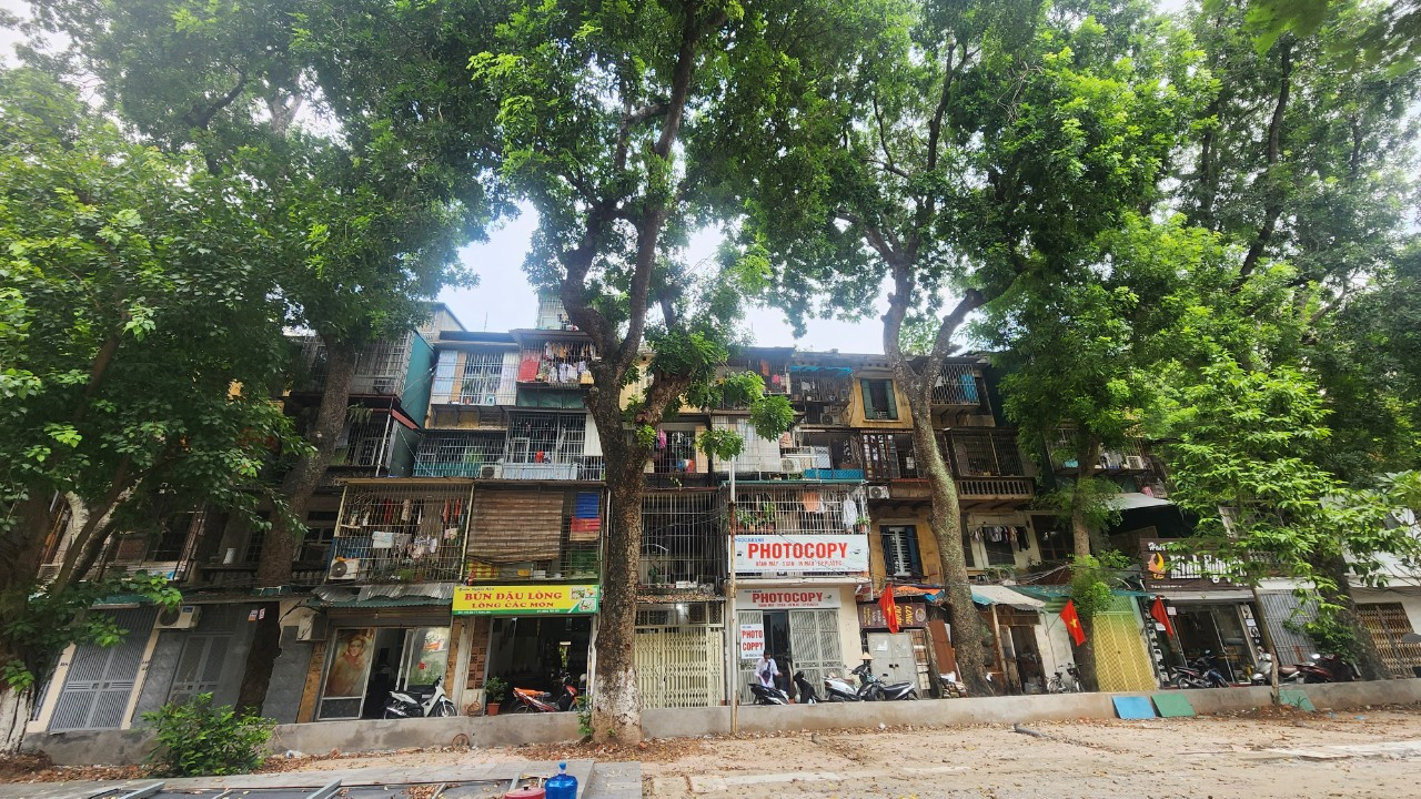 Hiện nay, có căn hộ tại khu tập thể Kim Liên có đến 4 thế hệ cùng sinh sống. Nếu phải di dời, người dân rất trăn trở vấn đề chỗ ở, mưu sinh.