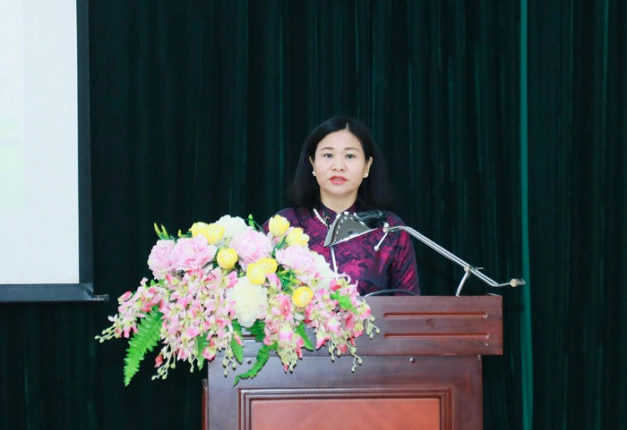 Phó Bí thư Thường trực Thành ủy Hà Nội Nguyễn Thị Tuyến phát biểu tại lễ khai giảng Phó Bí thư Thường trực Thành ủy Hà Nội Nguyễn Thị Tuyến phát biểu tại lễ khai giảng