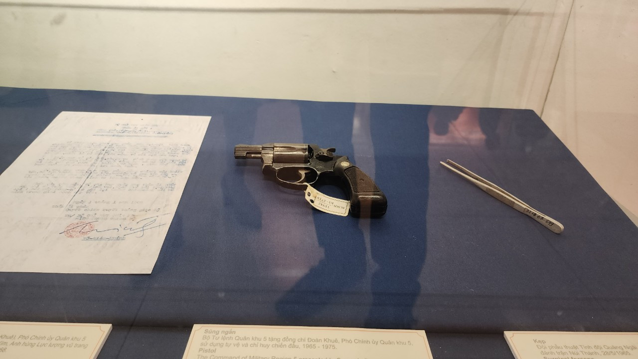 Khẩu súng ngắn của Đại tướng Đoàn Khuê.