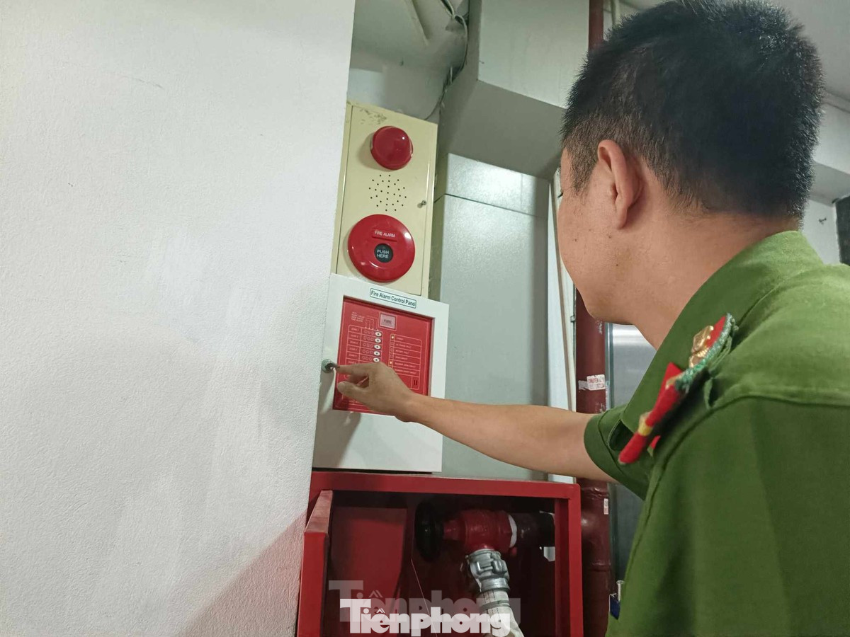 Lực lượng chức năng quận Bắc Từ Liêm kiểm tra công tác PCCC tại chung cư