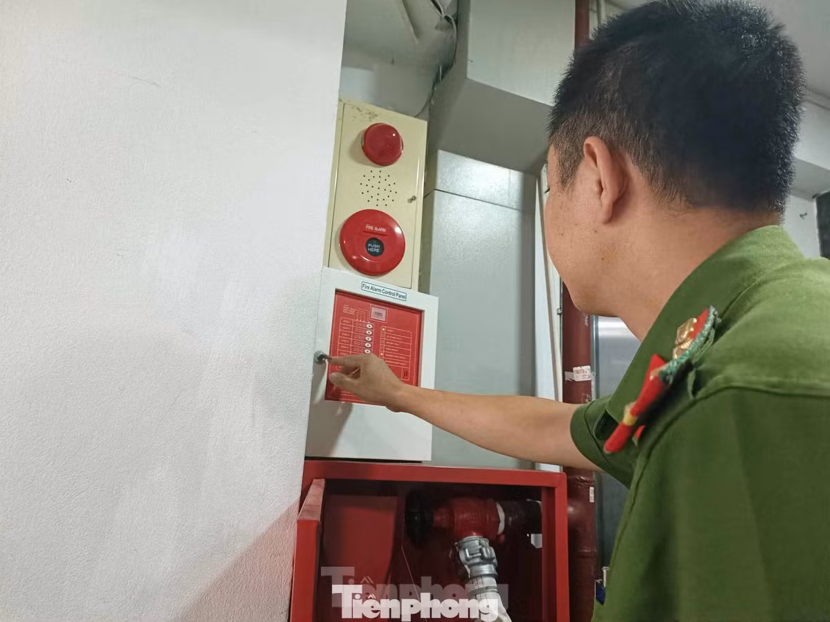 Lực lượng chức năng quận Bắc Từ Liêm kiểm tra công tác PCCC tại chung cư