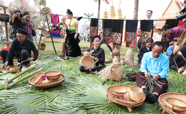 Các hoạt động trong ngày hội Đại đoàn kết toàn dân tộc được tổ chức tại Đồng Mô (thị xã Sơn Tây, Hà Nội) năm 2018. Các hoạt động trong ngày hội Đại đoàn kết toàn dân tộc được tổ chức tại Đồng Mô (thị xã Sơn Tây, Hà Nội) năm 2018.