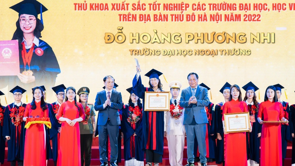 Tuyên dương Thủ khoa xuất sắc đã được Hà Nội tổ chức trong 20 năm qua