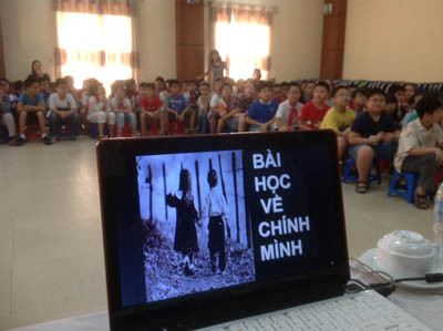 Trong hoàn cảnh chương trình giáo dục giới tính còn yếu thì nỗ lực của các trường để bù đắp kiến thức cho HS chính là những điểm sáng