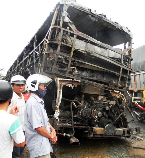 Hiện trường tai nạn thảm khốc, 13 người chết ảnh 6