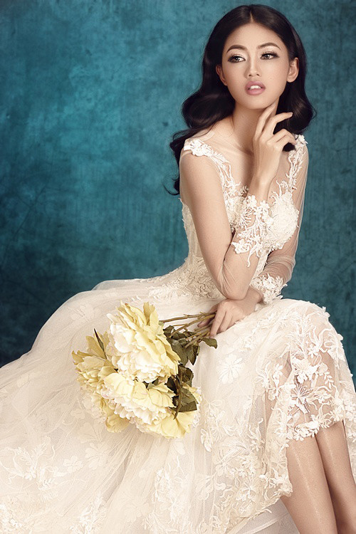 Hoa hậu Mỹ Linh làm phù dâu trong đám cưới của Á hậu Thanh Tú ảnh 1