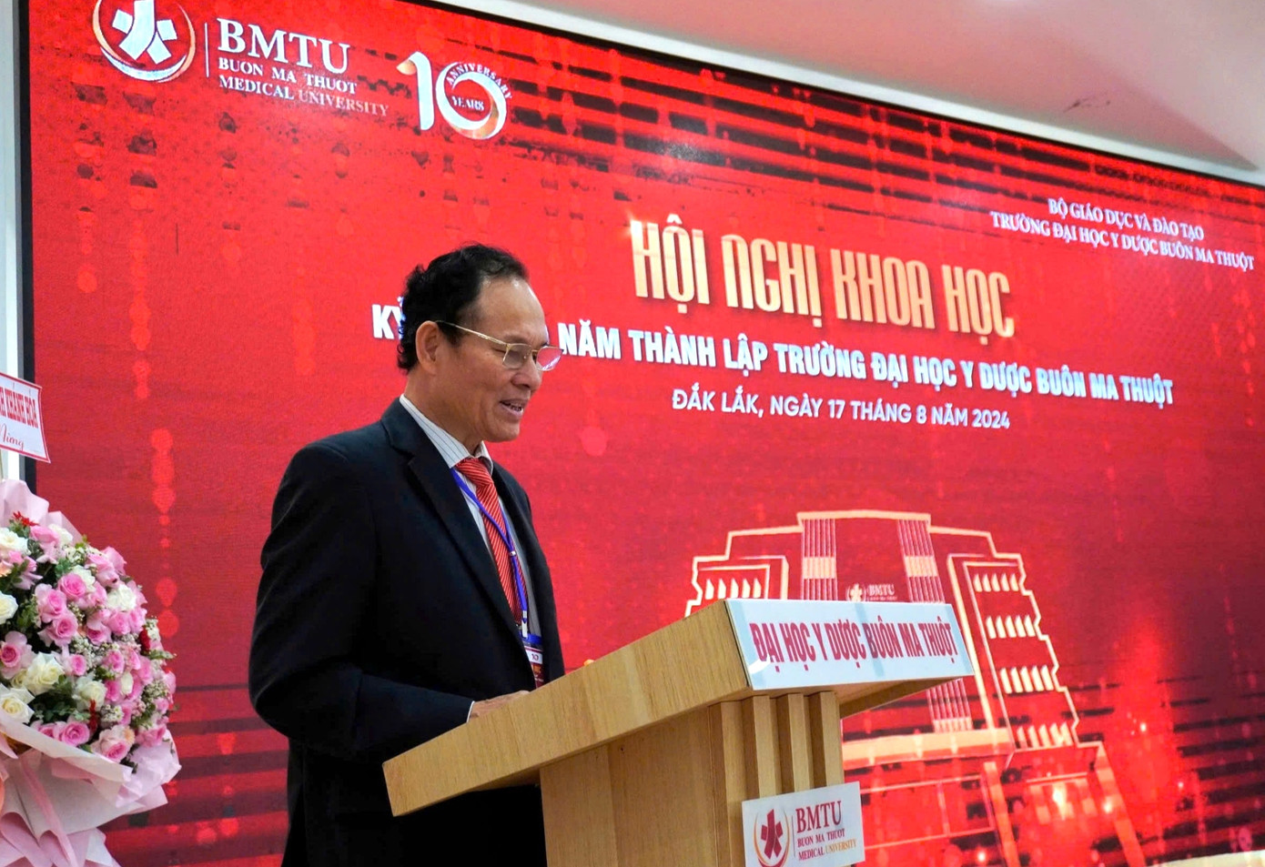 GS.TS.BS Cao Tiến Đức phát biểu tại hội nghị