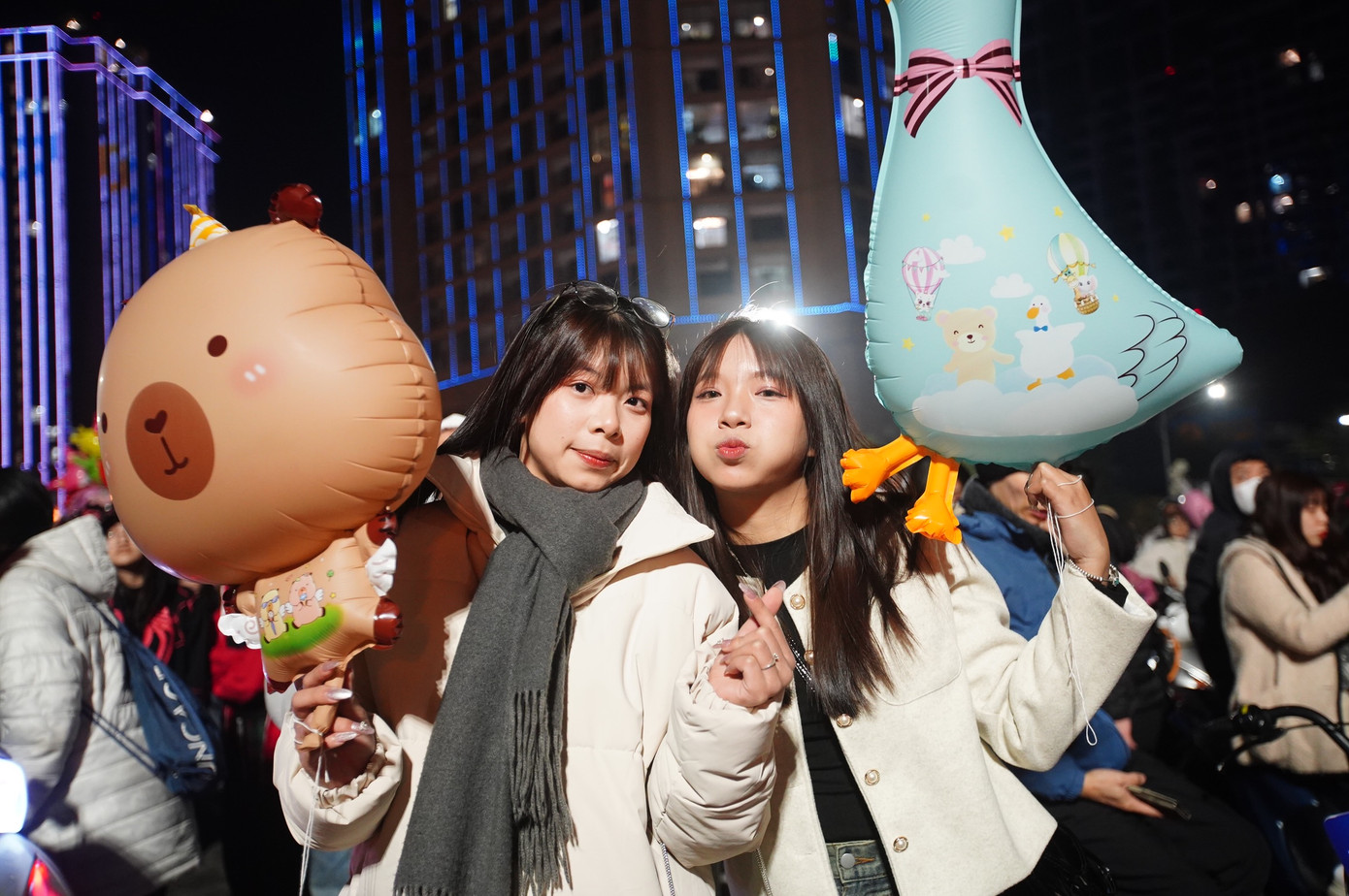 Ai cũng chờ đợi màn pháo hoa đặc sắc bắt đầu một năm mới 2025.