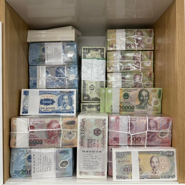 Giá tiền lẻ tăng từng ngày cận Tết Nguyên đán.