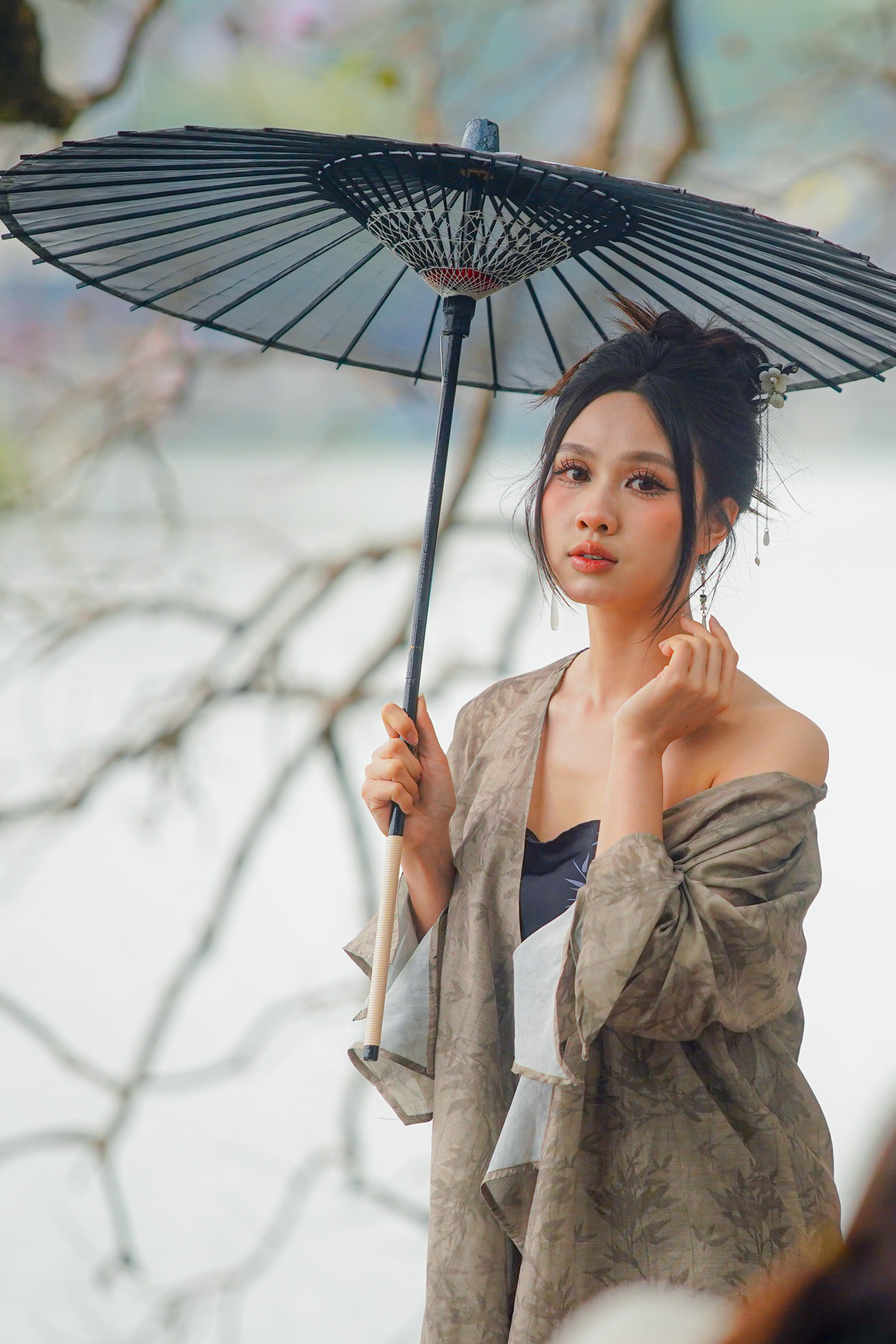 Bên cạnh dài truyền thống, đa dạng các trang phục được các "nàng thơ" lựa chọn.