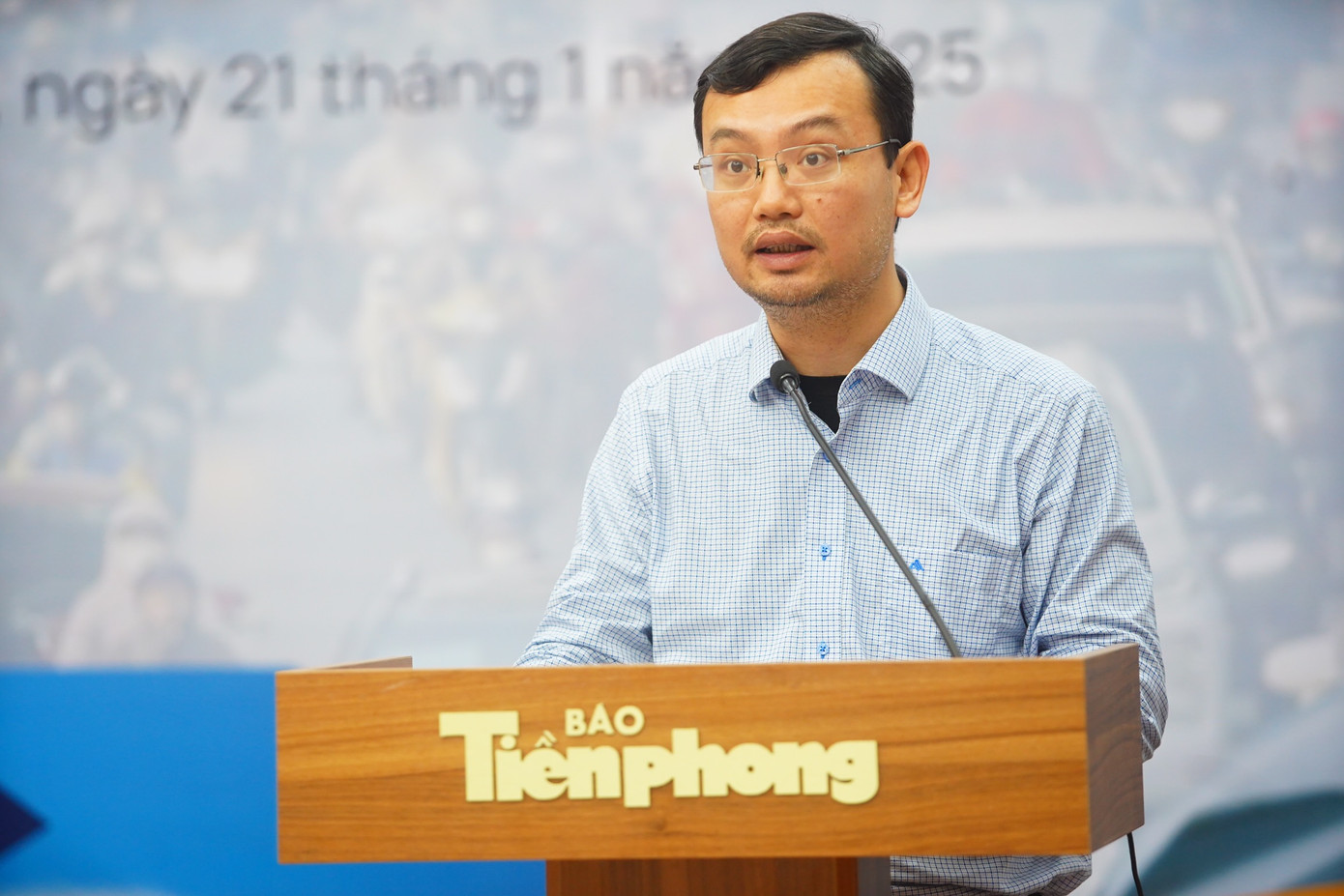 Nhà báo Nguyễn Ngọc Tiến. Nhà báo Nguyễn Ngọc Tiến.