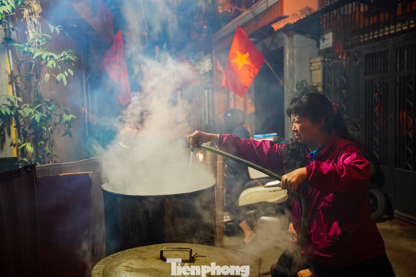 Nước được bơm liên tục để giữ được chất lượng của bánh.