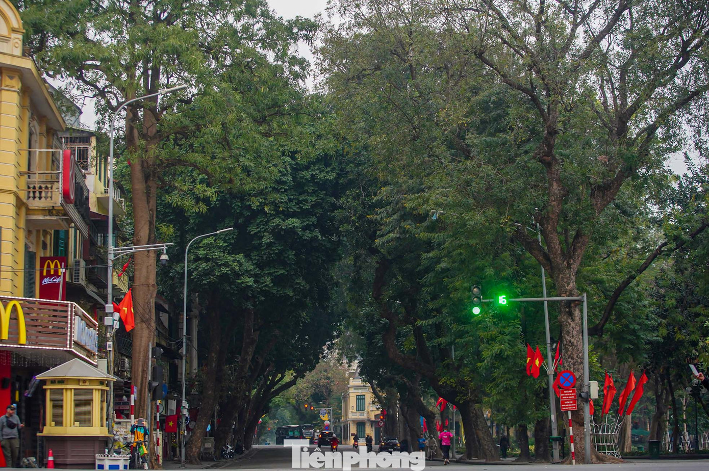 Hình ảnh phố Hàng Khay khi không còn xe cộ.