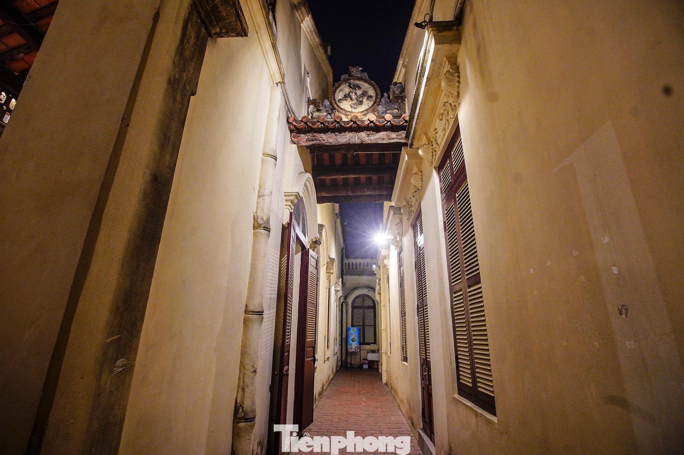 Một số yếu tố kiến trúc ảnh hưởng phương Tây của Hội quán. Một số yếu tố kiến trúc ảnh hưởng phương Tây của Hội quán.