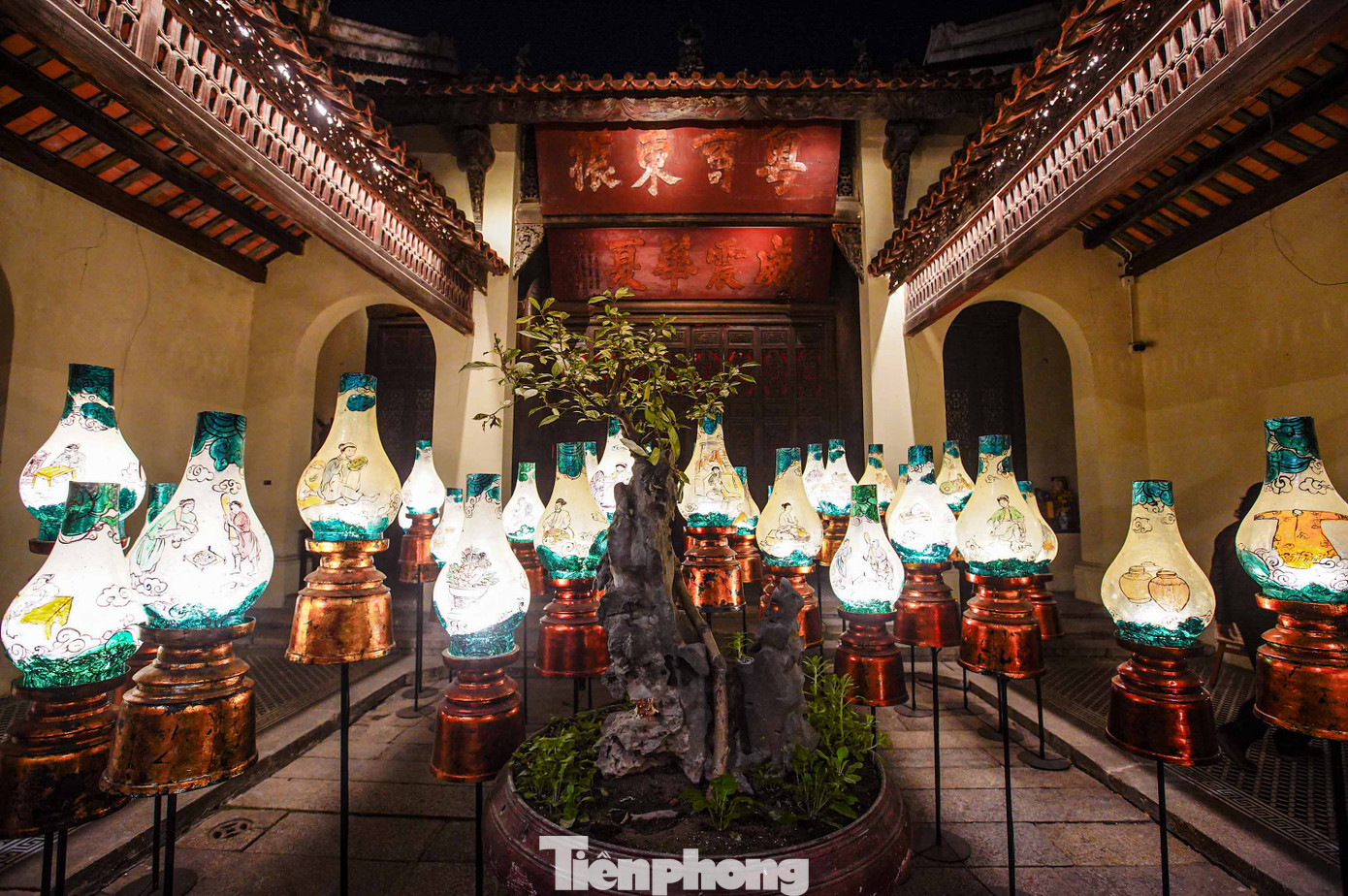 Quảng Đông hội quán không chỉ là một giao lộ tiếp điểm đơn thuần giữa hai dòng văn hóa, mà còn là một ngã ba tiếp xúc giữa ba văn hóa Việt - Hoa - Pháp. Quảng Đông hội quán không chỉ là một giao lộ tiếp điểm đơn thuần giữa hai dòng văn hóa, mà còn là một ngã ba tiếp xúc giữa ba văn hóa Việt - Hoa - Pháp.