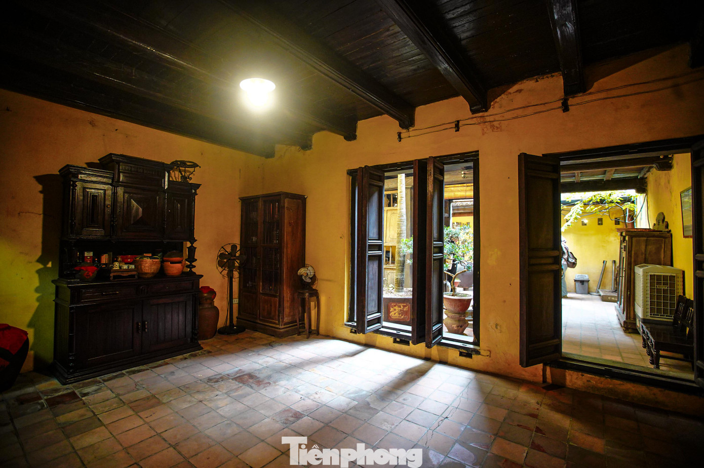 Đây là một trong những ngôi nhà cổ mang đậm lối kiến trúc đặc trưng của Hà Nội xưa được xây dựng không gian sống theo dạng hình ống và sáng tạo thêm nhiều các lớp nhà. Đây là một trong những ngôi nhà cổ mang đậm lối kiến trúc đặc trưng của Hà Nội xưa được xây dựng không gian sống theo dạng hình ống và sáng tạo thêm nhiều các lớp nhà.