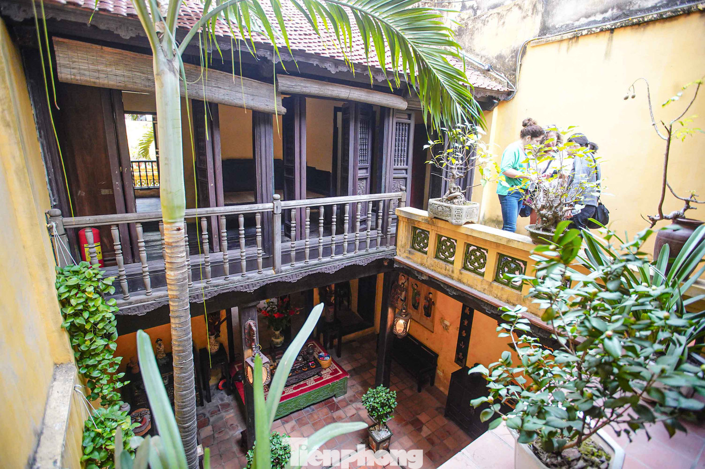 Nhà cổ cấu trúc chủ yếu bằng gỗ, bao gồm hệ thống cột gỗ, kèo gỗ và dầm gỗ. Tất cả các chi tiết kiến trúc bên trong nhà cổ Mã Mây được xây dựng theo phương pháp đối xứng, cửa chính ở giữa và hai cửa sổ bên cạnh mở rộng được sử dụng để buôn bán. Nhà cổ cấu trúc chủ yếu bằng gỗ, bao gồm hệ thống cột gỗ, kèo gỗ và dầm gỗ. Tất cả các chi tiết kiến trúc bên trong nhà cổ Mã Mây được xây dựng theo phương pháp đối xứng, cửa chính ở giữa và hai cửa sổ bên cạnh mở rộng được sử dụng để buôn bán.