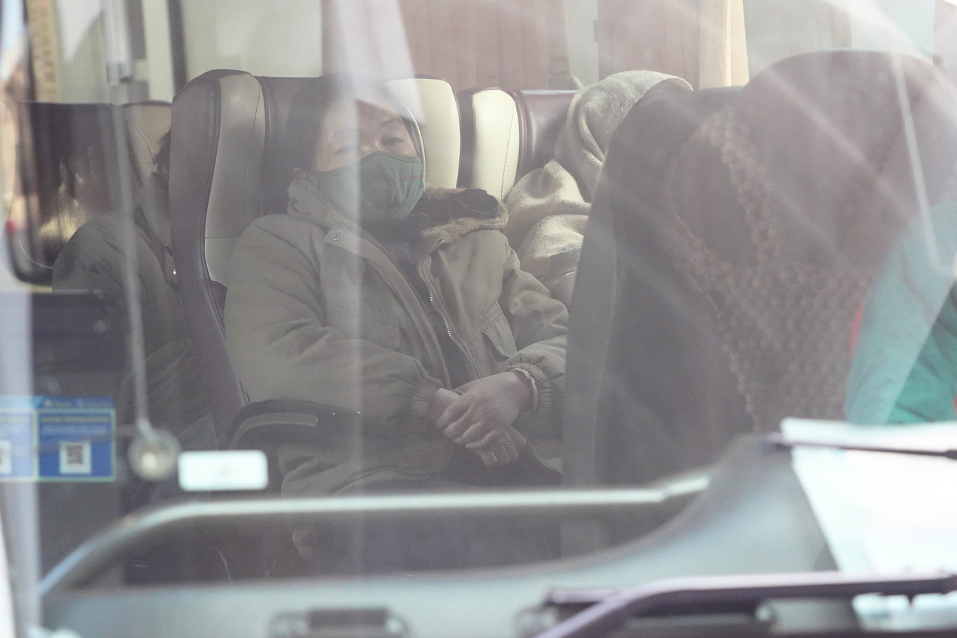 Mặc dù chỉ còn vài tiếng nữa là đến giao thừa, nhưng các hành khách cũng không vội vã.