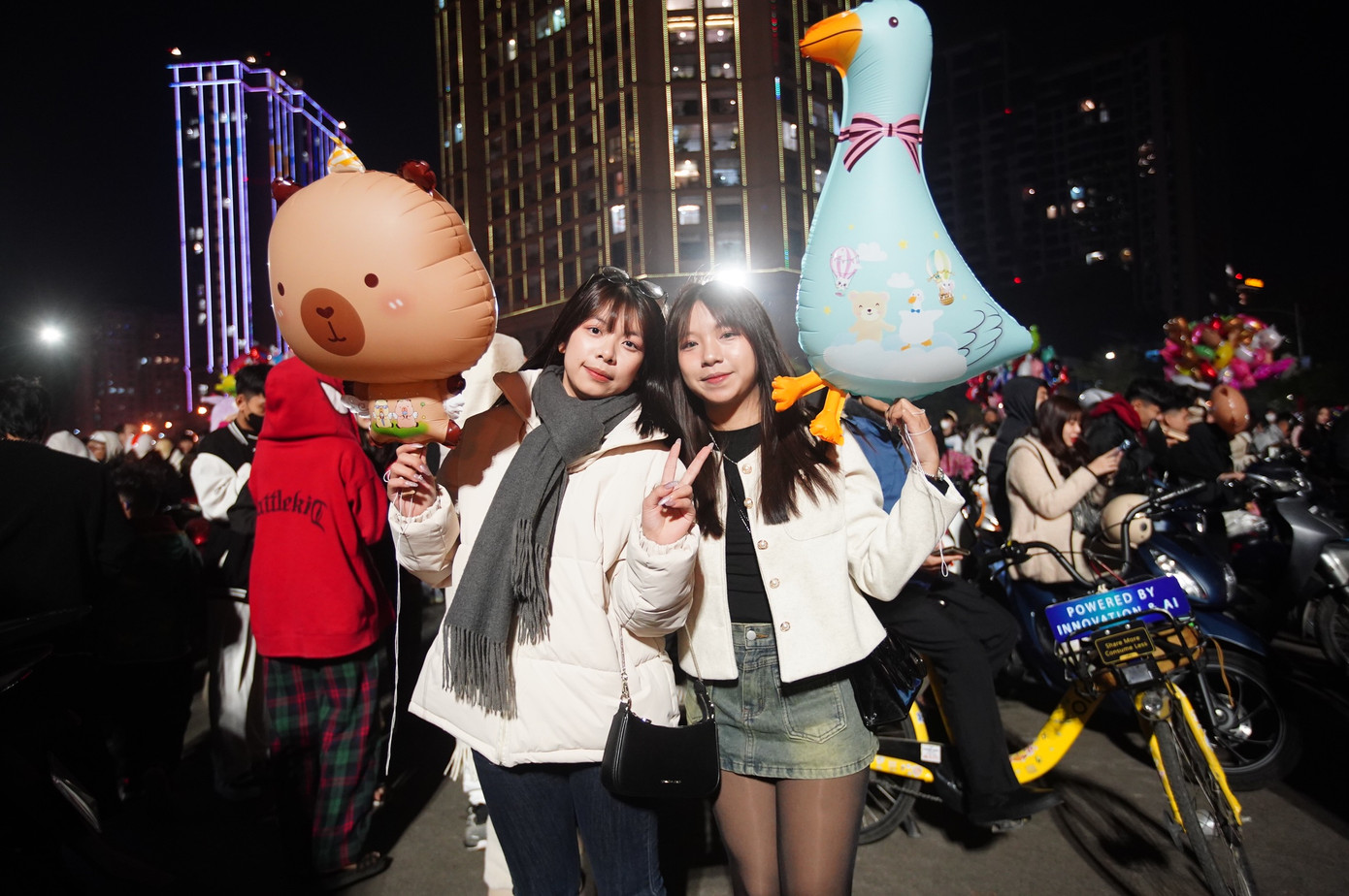 Ai cũng chờ đợi màn pháo hoa đặc sắc bắt đầu một năm mới 2025.