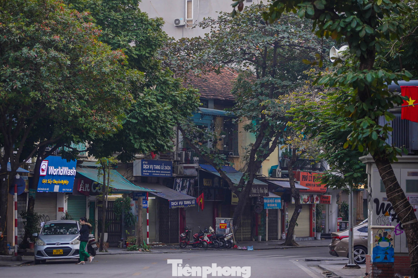 Những nếp nhà cổ hiện ra trong sự yên tĩnh của ngày mùng 1.