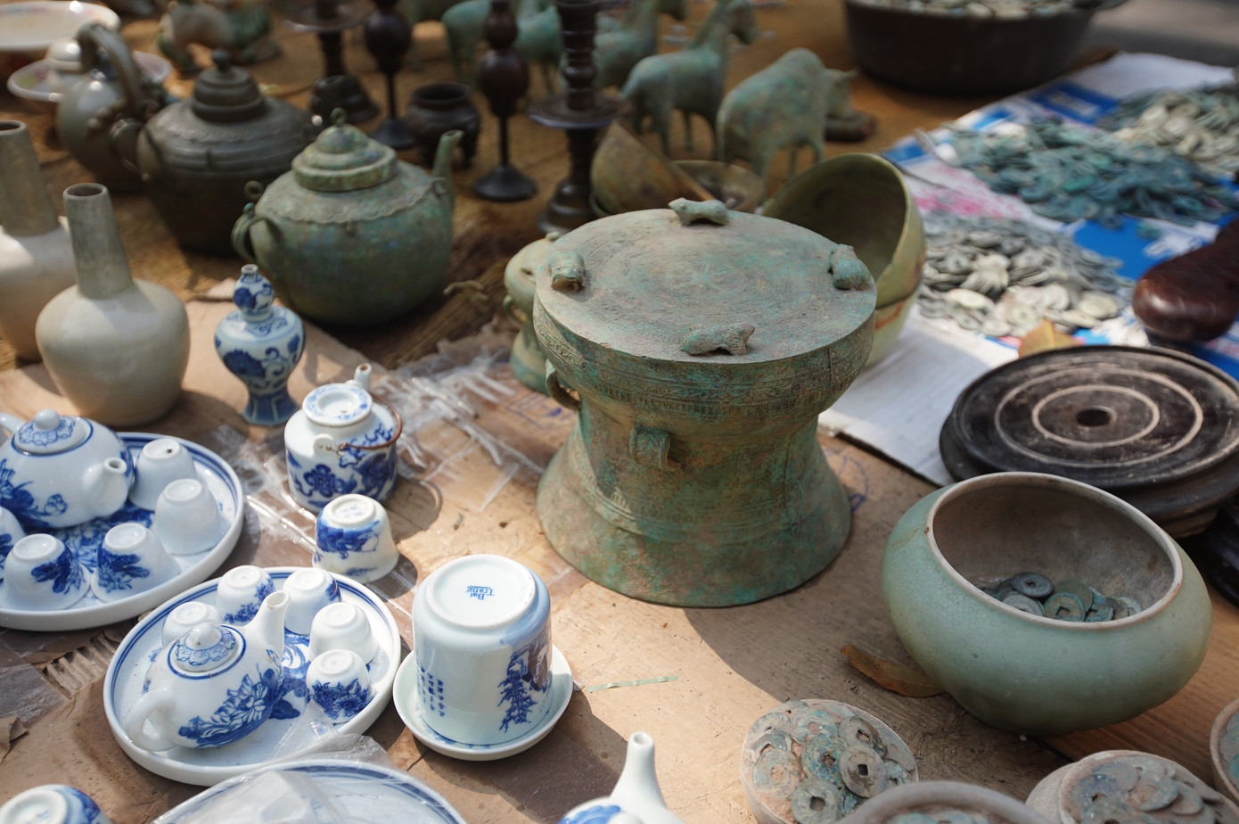 Theo những người bán hàng ở đây, có những món đồ xưa chỉ bày ra để mọi người chiêm ngưỡng chứ không bán.