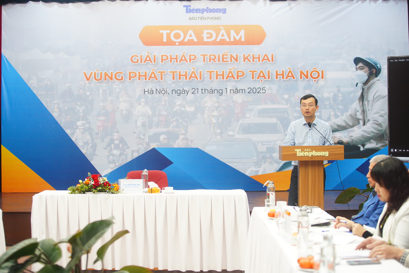 Bắt đầu từ 9h sáng nay (21/1), Báo Tiền Phong tổ chức Tọa đàm Giải pháp triển khai vùng phát thải thấp tại Hà Nội. Ảnh: Duy Phạm. Bắt đầu từ 9h sáng nay (21/1), Báo Tiền Phong tổ chức Tọa đàm Giải pháp triển khai vùng phát thải thấp tại Hà Nội. Ảnh: Duy Phạm.