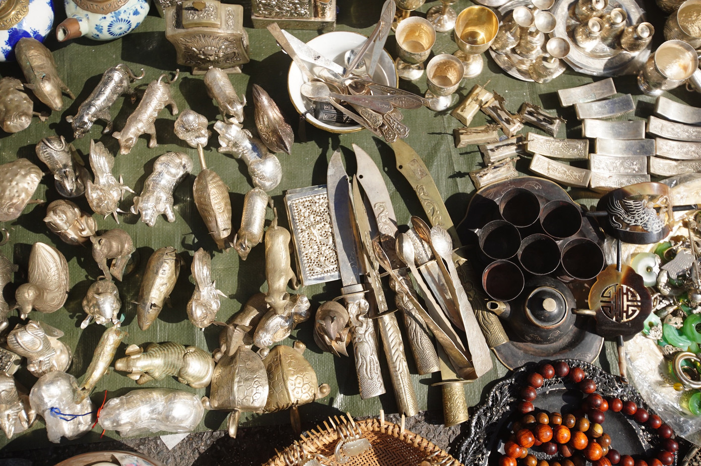 Những đồ giả cổ có giá vài trăm đến vài triệu đồng.