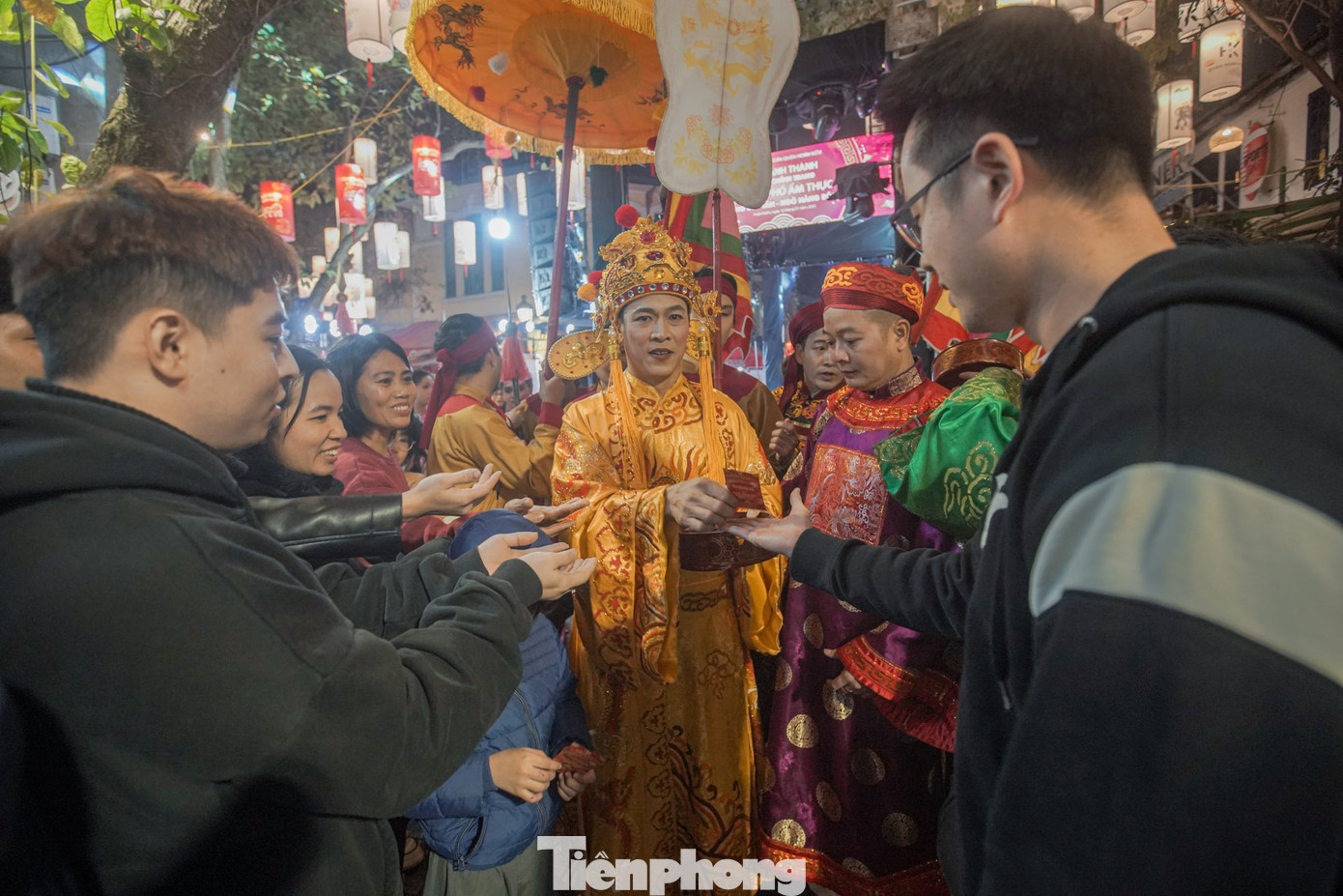 Thời kỳ Pháp thuộc, phố Tống Duy Tân có tên là Rue Brusseaux. Sau Cách mạng tháng Tám (năm 1954) phố đổi tên là phố Bùi Bá Ký. Sau đó, phố còn có tên gọi là phố Kỳ Đồng gắn liền với bánh cuốn Kỳ Đồng nổi tiếng. Từ năm 1964, phố đổi tên thành phố Tống Duy Tân, theo tên nhà chí sĩ yêu nước cuối thế kỷ XIX - Tiến sĩ Tống Duy Tân (1837-1892).