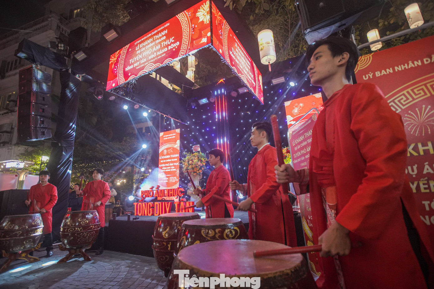 Trưởng phòng Kinh tế quận Hoàn Kiếm chia sẻ thêm, sau khi triển khai đề án, tuyến phố đã nâng cấp toàn bộ mặt đường, vỉa hè, lát đá tự nhiên, lắp đặt hệ thống chiếu sáng hiện đại và biển báo chỉ dẫn du lịch. Chuyển đổi 100% mô hình kinh doanh sang ẩm thực và cải tạo hơn 30 cơ sở, đồng bộ mặt tiền và đảm bảo an toàn thực phẩm...