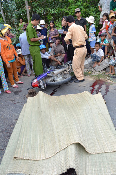 Cụ Tuyết tử vong tại chỗ sau khi bị xe tải cán