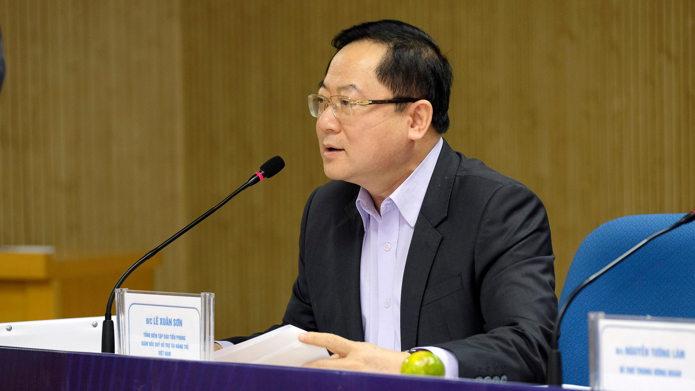 Nhà báo Lê Xuân Sơn chia sẻ tại chương trình. Ảnh: Hoàng Mạnh Thắng Nhà báo Lê Xuân Sơn chia sẻ tại chương trình. Ảnh: Hoàng Mạnh Thắng