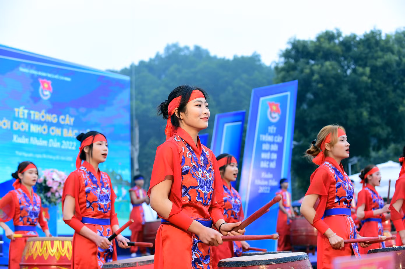 Màn trống hội chào mừng lễ phát động