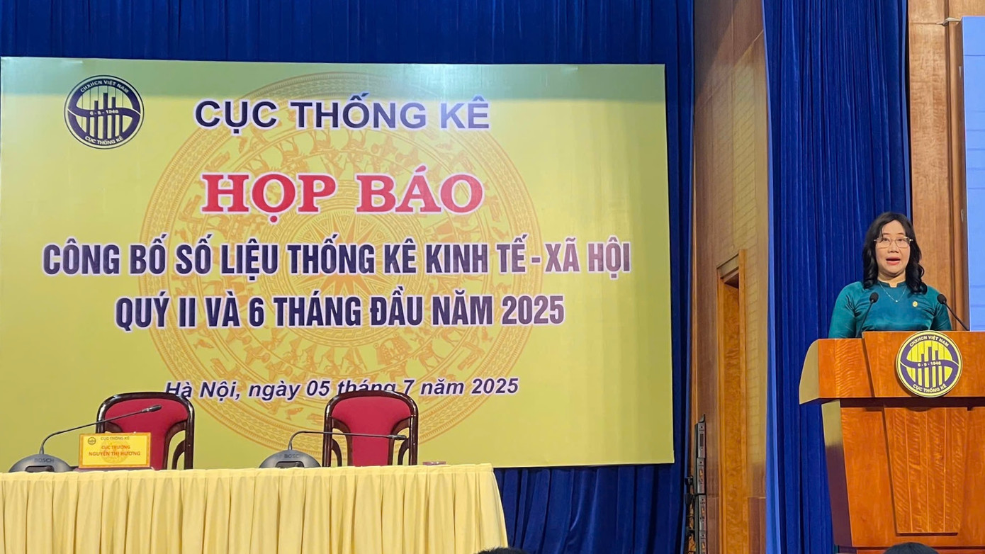 Bà Nguyễn Thị Hương - Cục trưởng Cục Thống kê công bố tình hình kinh tế - xã hội quý II và sáu tháng đầu năm 2025